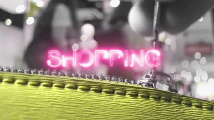 销售和购物概念。一个特写包和一个时尚精品店的访客在背景。高清视频。