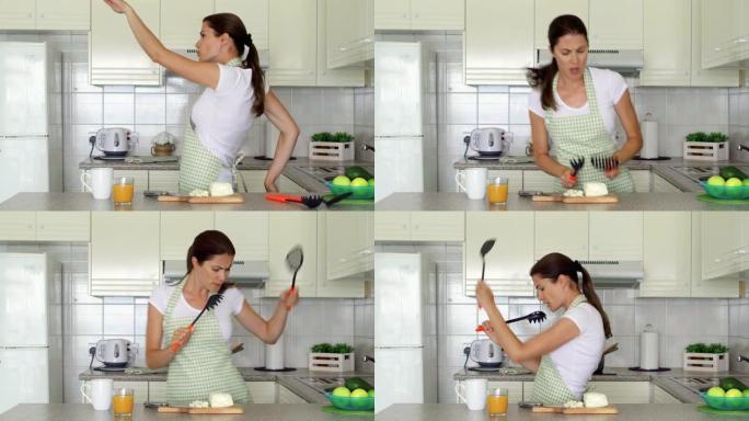 女人在厨房里傻跳舞。有趣的女性在准备饭菜时享受着可笑的动作