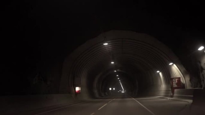 穿越漫长的地下隧道