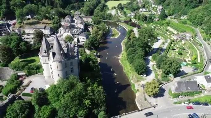 世界遗产杜比市的鸟瞰图位于比利时，卢森堡省在瓦隆大区。美丽的风景，河边有著名的城堡，夏季天气晴朗。