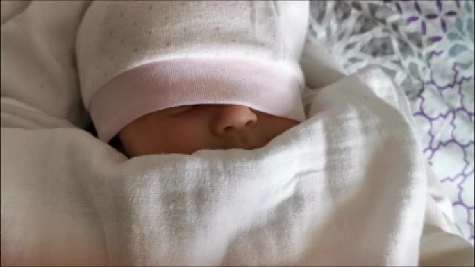 新型冠状病毒肺炎大流行期间的新生婴儿。睡觉。美梦。