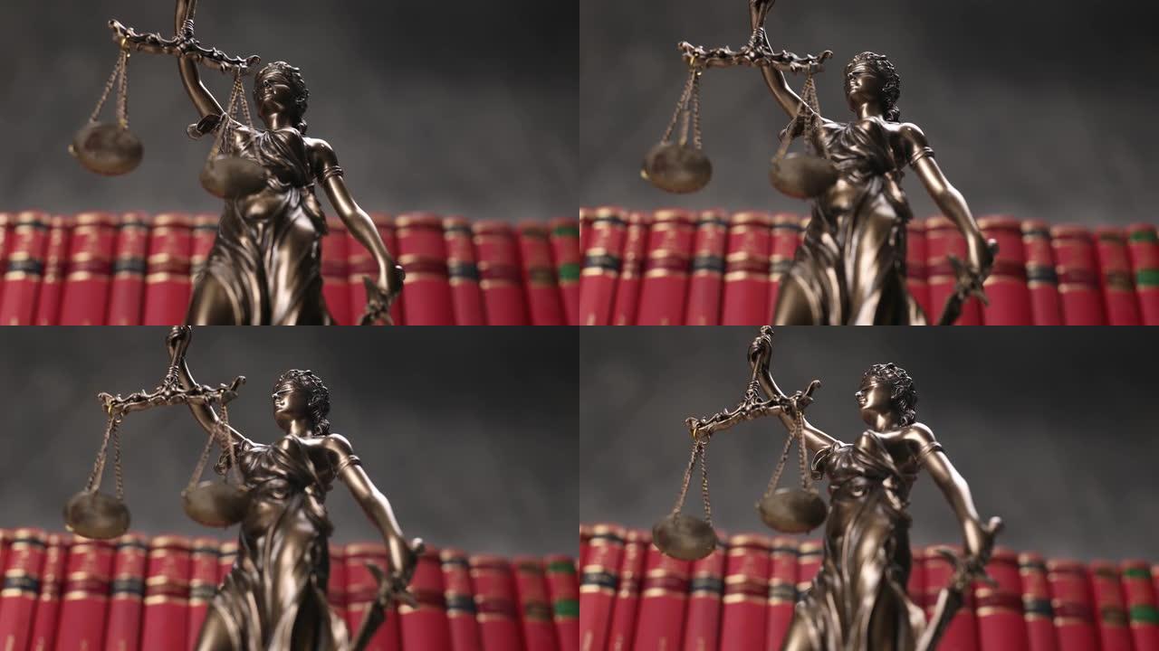 以蒙眼女神为代表的铜制法律雕像，旋转着保持平衡，象征着公正和两大法律来源，以书籍为背景