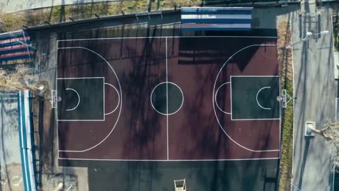 空公共篮球场空中俯视图