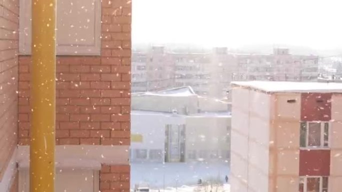大雪纷飞，暴风雪映衬居民楼背景特写，冬天，从高处拍摄