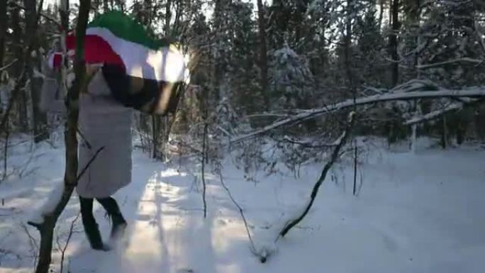 冬季光环中带有阿拉伯联合酋长国国旗的女孩