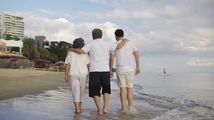 亚洲老年情侣与儿子在暑假放松和娱乐，人们的生活方式