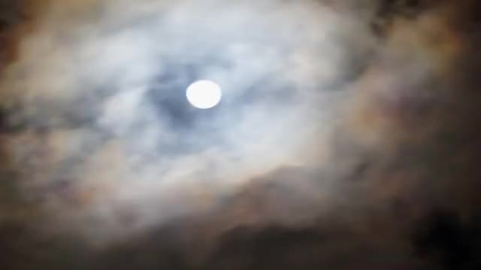 月亮和云彩夜晚的时光倒流