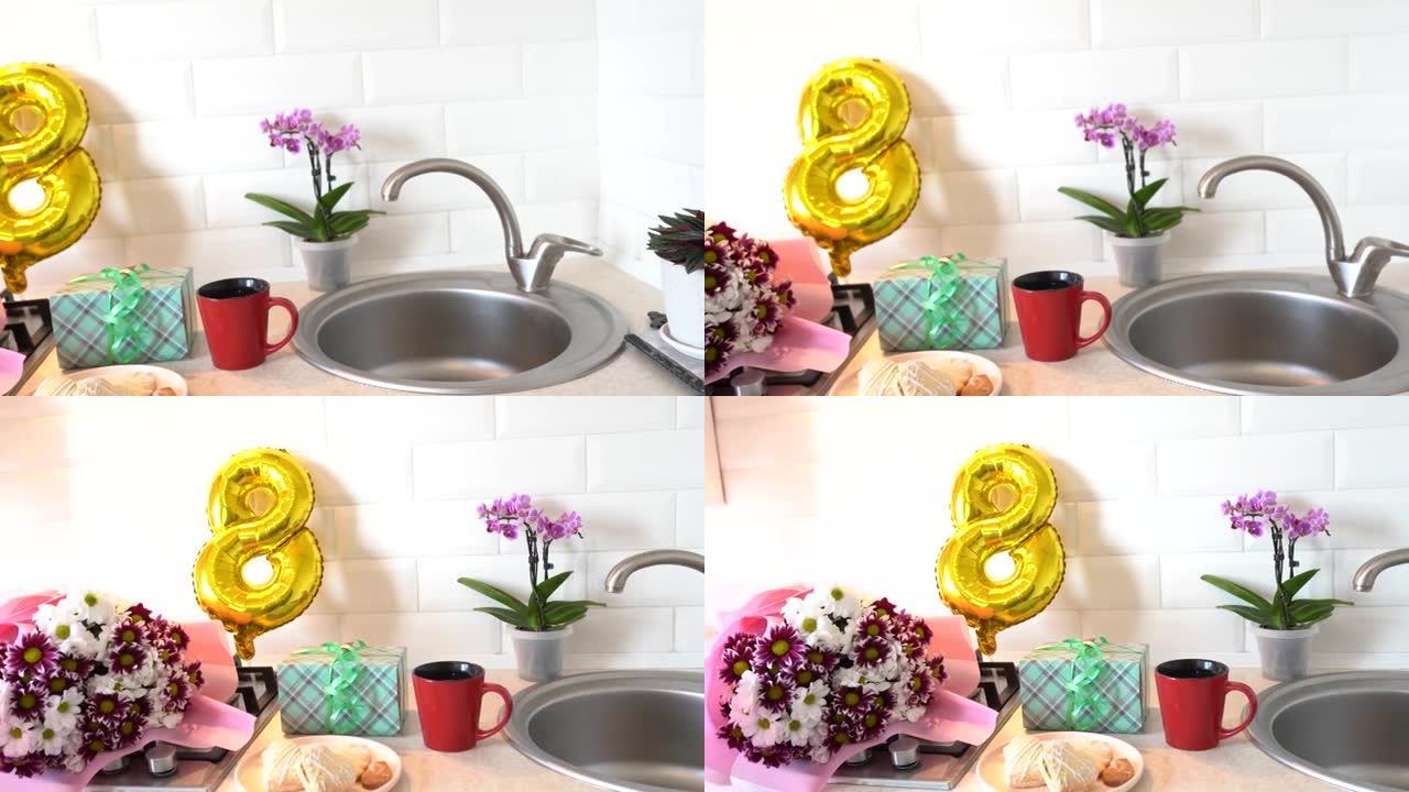 一束春天的鲜花和金色的气球8 8放在厨房的桌子上，配有礼品盒和早餐。浅色斯堪的纳维亚风格。母亲节。3