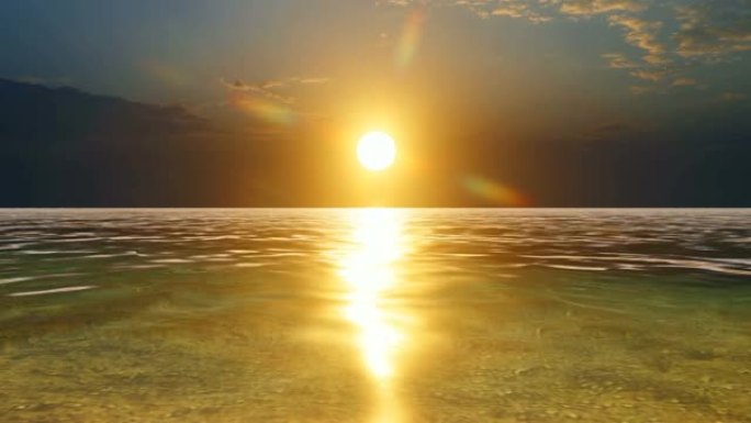 太阳在日落时反射在平静的水面上