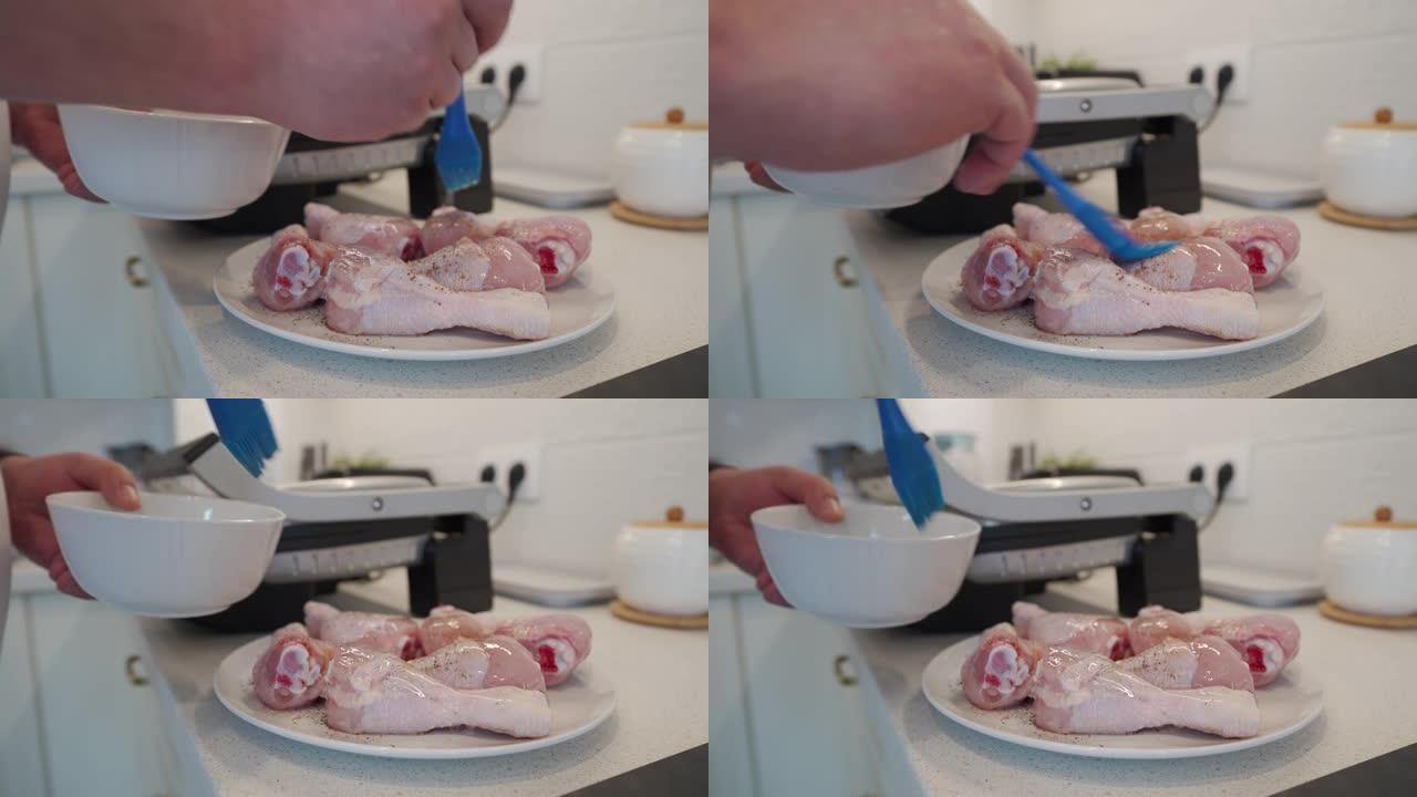 男子在厨房里准备食物，用电烤架烹饪鸡腿，在烧烤前将香料和调味料擦在鸡肉上