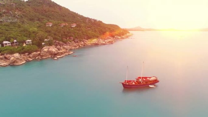 泰国阿迈增岛和红帆船的鸟瞰图