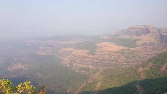 Tiger's Leap或Tiger's Point是马哈拉施特拉邦Lonavala必看的旅游胜地之