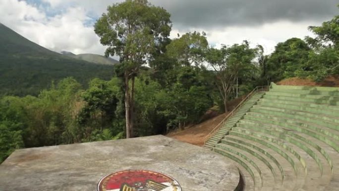 印度尼西亚北苏拉威西岛万鸦老托莫洪村洛肯山热带森林圆形剧场