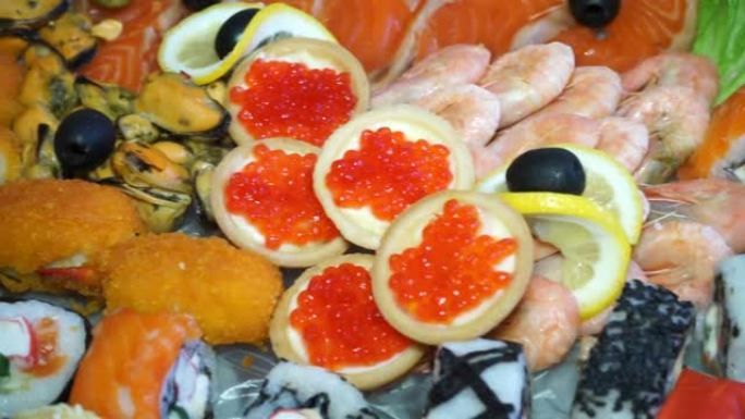 海鲜、水果、红鱼和红鱼子酱的大菜特写