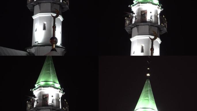 第一座主教座堂清真寺喀山鞑靼斯坦。冬夜。雪地里的屋顶