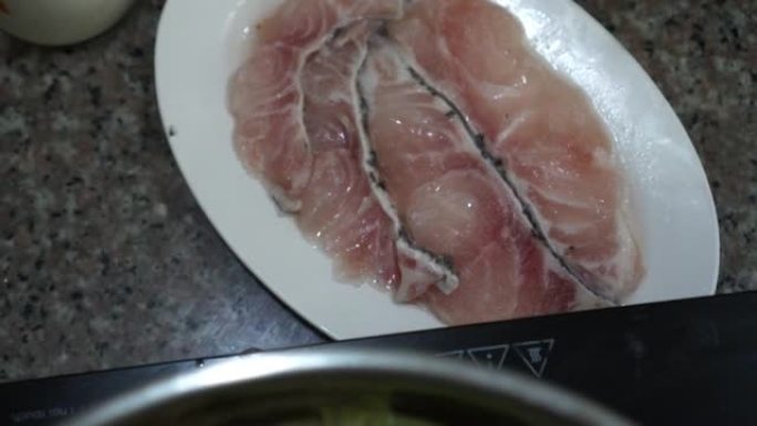 海鲜中国鱼蔬菜火锅风格家庭健康餐