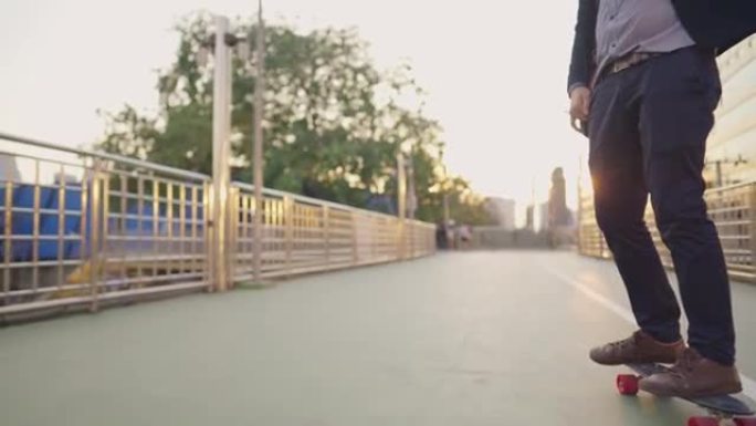 运动工人站在首都立交桥上的滑板上，现代城市生活方式