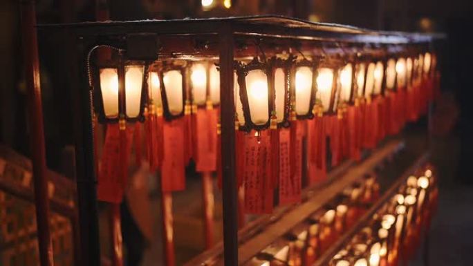 在香港岛上环文武庙的灯笼中悬挂的书面祈祷，全港拍摄