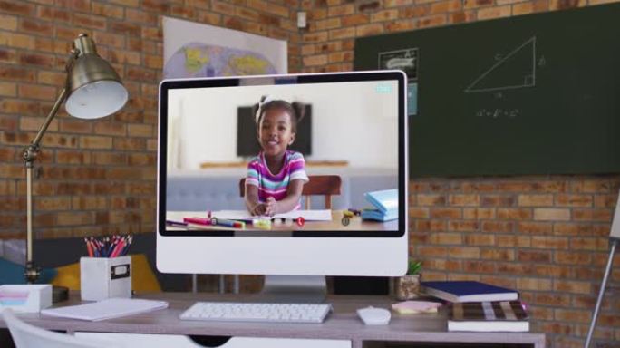 非裔美国女孩在桌子上的计算机屏幕上上在线学校课
