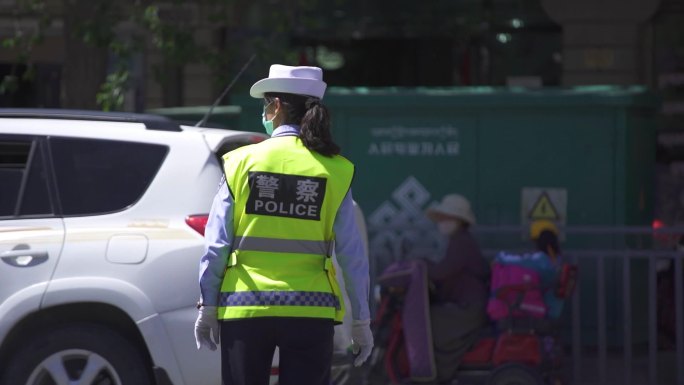 小学生过马路 治安 警察 社会和谐