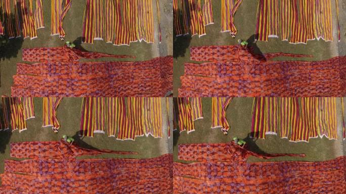 在野外悬挂织物，制作蜡染工艺