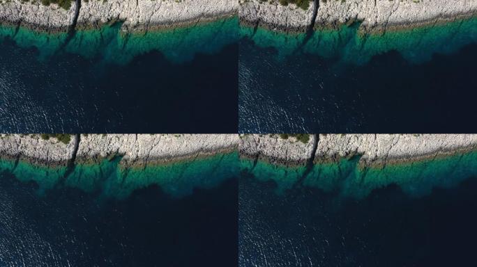 带有一个小岩石岛的蓝色田园诗般的大海的无人机视图
