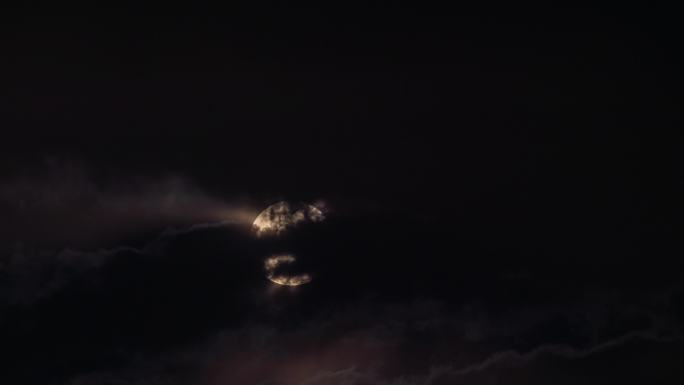 8K超清月亮在云中升起延时