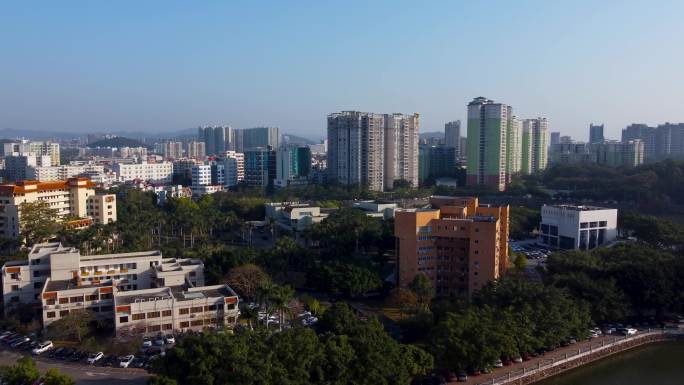 阳江 名扬湖畔公园 中心华邑酒店