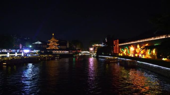 夜间照明南京市著名老城区河流旅游船码头前全景4k中国