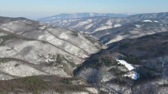 保加利亚Rhodopes山的Koprivkite地区的鸟瞰图