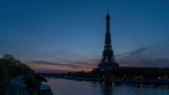 巴黎、埃菲尔铁塔、塞纳河、莉娜桥、交通、码头上空的日出延时