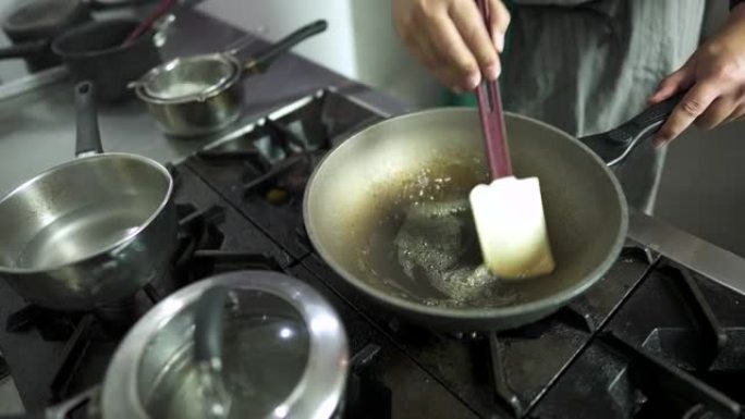 餐厅烹饪垫泰式或虾炒米粉。