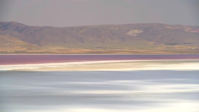红色和粉红色盐湖