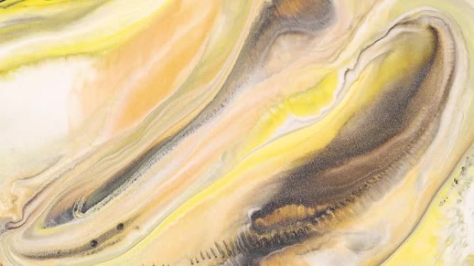 流动艺术绘画素材，具有流动效果的抽象丙烯酸纹理。液体油漆混合背景与飞溅和漩涡。带有白色，黄色和金色溢