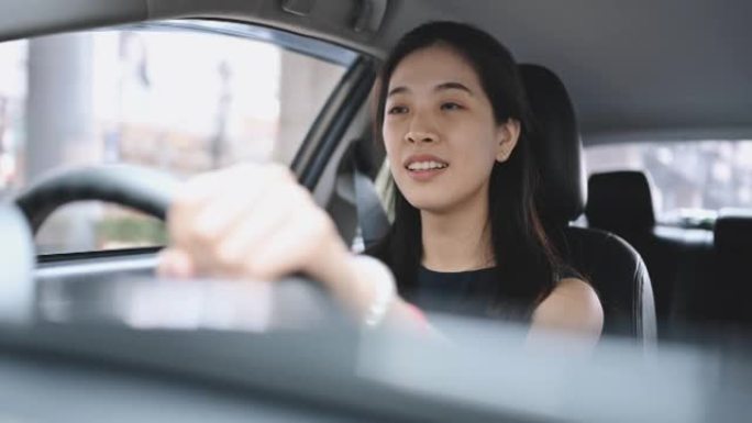 泰国曼谷交通拥堵城市下班后开车回家的年轻女子