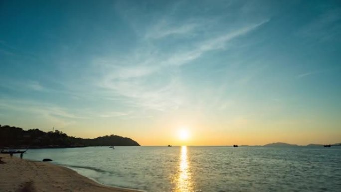 泰国沙顿，Koh Lipe日落海滩海洋和日落的延时视频