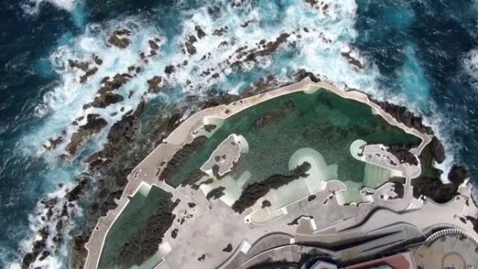 葡萄牙马德里亚莫尼斯港天然熔岩池鸟瞰图