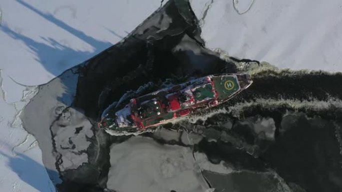 亚马尔破冰船进入冰。
