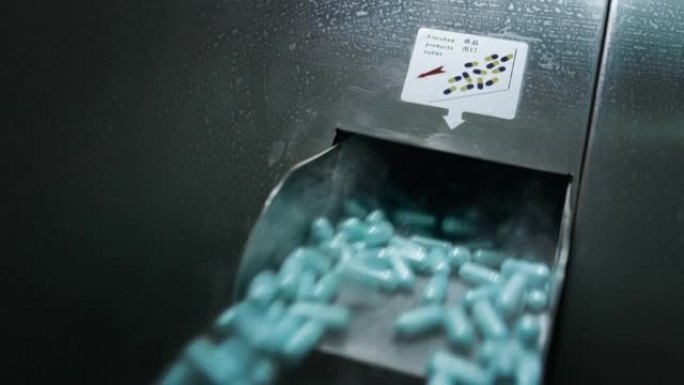 蓝色药丸胶囊在药品和医疗用品的制造。