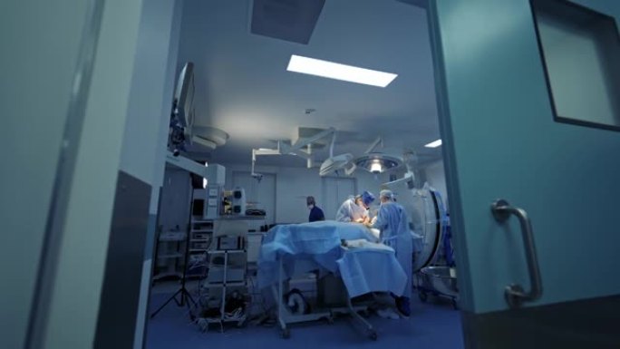 现代临床神经外科手术创新设备。从门口选择性聚焦。