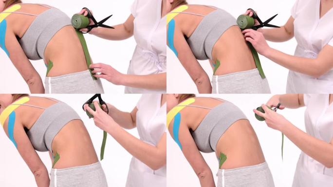 运动学家测量女性患者颈部的胶带长度，运动员受伤后的恢复，骨软骨病的治疗