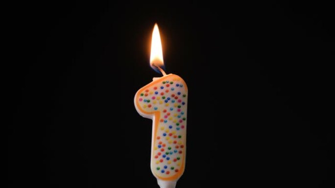 生日燃烧1支蜡烛。生日快乐背景周年庆典概念。