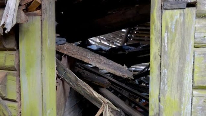 爱沙尼亚被毁房屋的碎木机