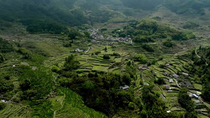 山间梯田大山航拍梯田