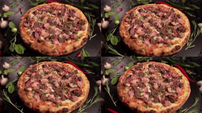 一个新制作的披萨的特写镜头。