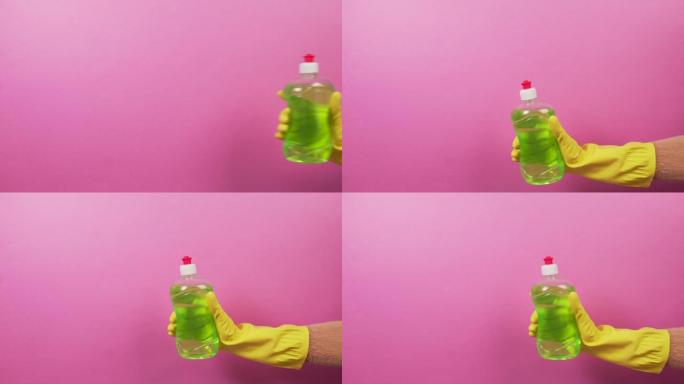 透明塑料瓶中的餐具洗涤剂凝胶。亮粉色背景