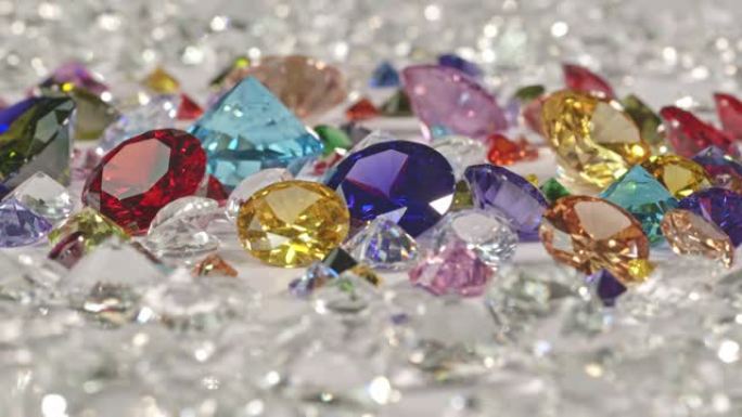将各种尺寸的近距离钻石放在一起成一个圆圈。