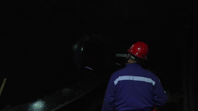 地下采煤 采煤机 煤矿工人井下巡检