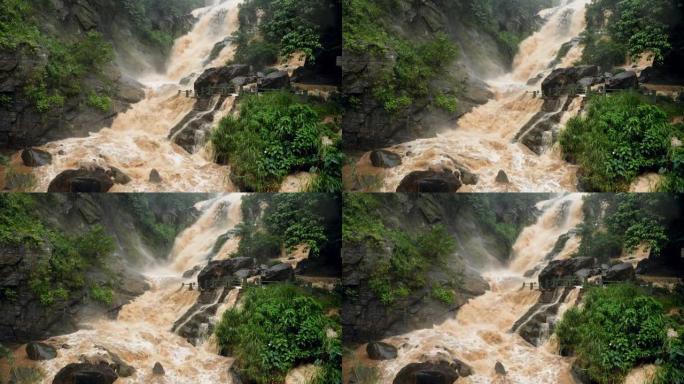 山上下雨后，瀑布的4k镜头泛滥成灾