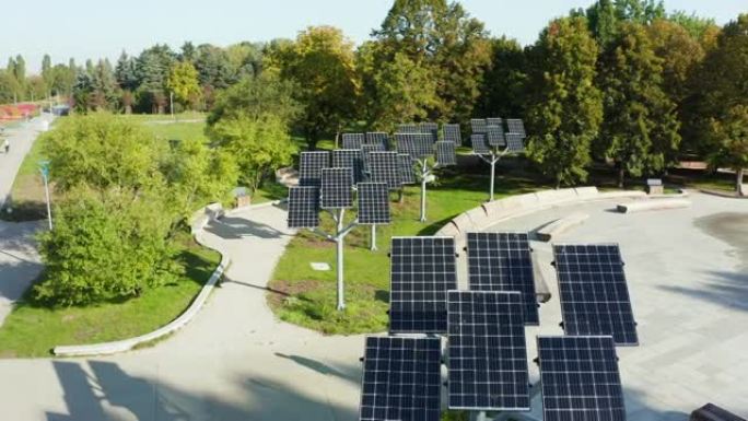 在波兰华沙喷泉附近的城市公园里，一排排着太阳能电池板的无人机视图。